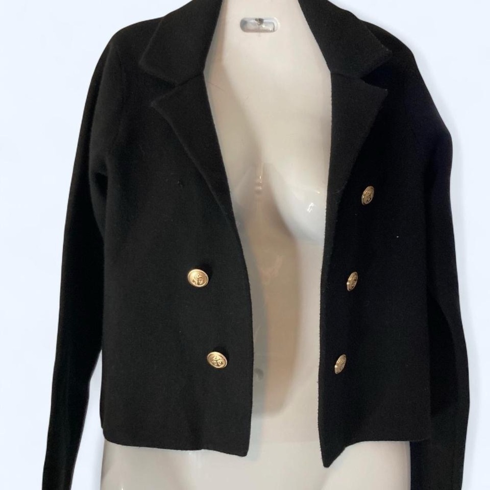 Tahari black cropped blazer with gold buttons Size XS missing a button